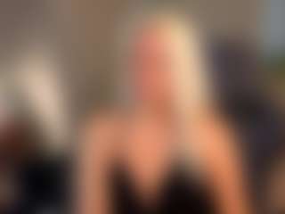 Live cam show with April-Nelson - Flashing on Camsoda