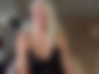 Live cam show with April-Nelson - Solo on Dolls Live