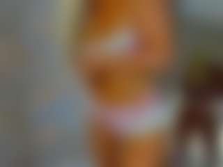 Live cam show with April-Nelson - Blonde Hair on Camsoda