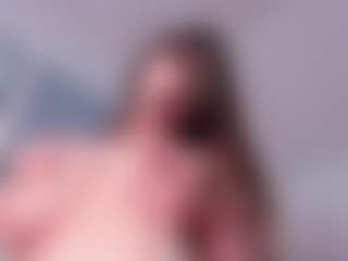 Live cam show with jessiie-joness - Milk on Dolls Live