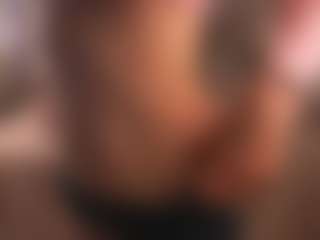 Live cam show with GracieFasano - Middle Aged on TeamSkeetLive