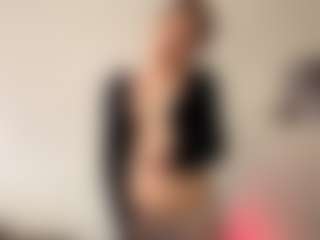Live cam show with NanetteStatzer - Smoke on Camsoda