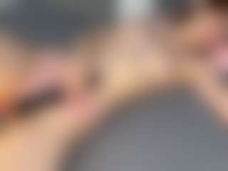 Live cam show with NanetteStatzer - Upskirt on Camsoda
