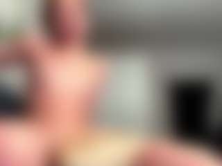 Live cam show with Lia - Bedroom on UwU Esports