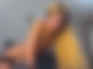 Live cam show with Lia - Smoking on Fling VIP Chat