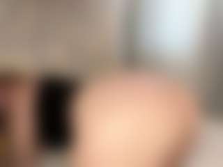 Live cam show with Lia - Smoking on Milfs Live