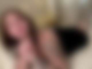 Live cam show with Lia - Athletic Bedroom on sexylive.show