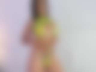 Live cam show with JulietaLombardi - Rubia on Camming Site