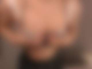 AdelleIbey's Live Sex Cam Show