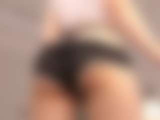 AdelleIbey's Live Sex Cam Show