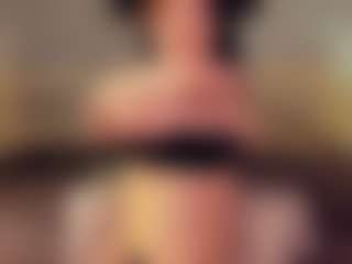 Live cam show with Emily - Average on SxyPornLive