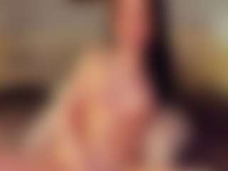 Live cam show with Emily - Moaning on Pornisteam.com