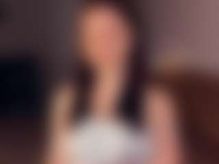 Live cam show with Emily - Shaved on friskycurves.com