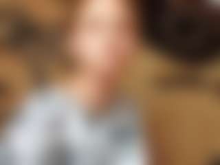 Live cam show with Kira - Moaning on Milfs Live