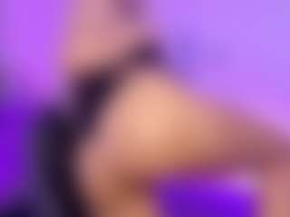 Live cam show with amyy-adams - Bedroom on StripNow