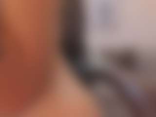 Live cam show with sienna-luxor - Striptease on Dare Cams