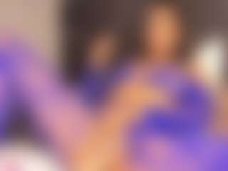 Live cam show with Amara-Rosseee - Average on SmokeAndPoke
