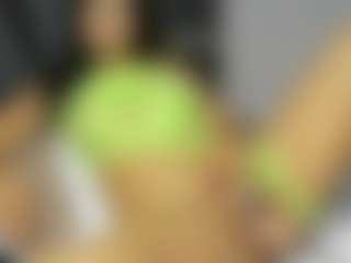 Live cam show with Amara-Rosseee - Average on Camsoda