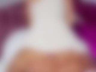 Live cam show with Amara-Rosseee - Oil on nudelive.tv