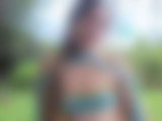 Live cam show with Dionekiss - Green Eyes on SxyPornLive