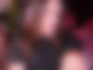 Live cam show with Ella-Thorne - Cumshot on CamClone