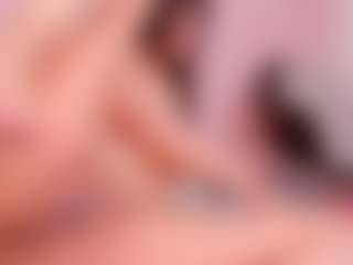 Live cam show with Mia Collins - Middle Aged on camgirlchat.live