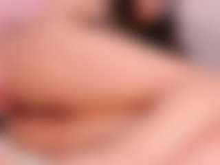 Live cam show with Mia Collins - Thin on AdultVida.com