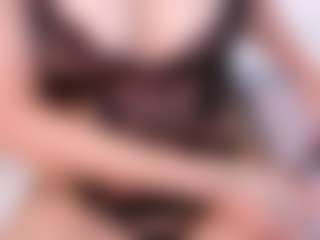 Live cam show with Mia Collins - Tittyfuck on AdultVida.com