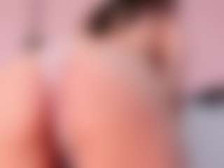 Live cam show with Mia Collins - Tittyfuck on AdultVida.com
