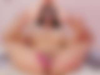 Live cam show with Mia Collins - Striptease on boobsie.com