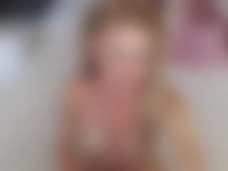 Live cam show with AliceWiss - Moaning on madthumbs
