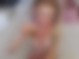 Live cam show with AliceWiss - Solo on xfollow cams