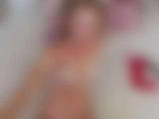 Live cam show with AliceWiss - Cute on Milfs Live