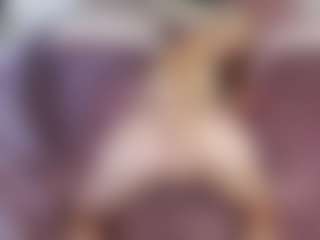 Live cam show with AliceWiss - Blonde Hair Petite on Camsoda