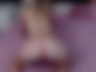 Live cam show with AliceWiss - Blue Eyes on friskycurves.com
