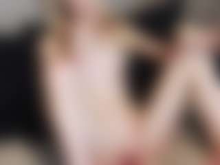 Live cam show with AliceWiss - Moaning on xplaylive.com