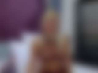 BriannaSpiceX MILF webcam performer live streaming