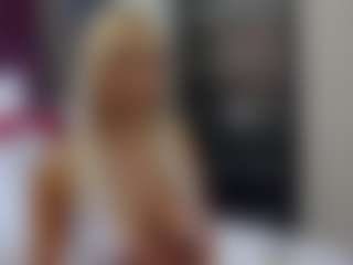 BriannaSpiceX MILF webcam performer live streaming