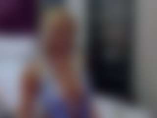 BriannaSpiceX MILF webcam performer live streaming