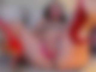 Vaiiolett-t MILF webcam performer live streaming