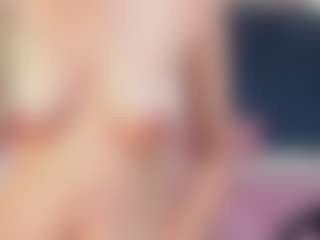 Live cam show with Valery-More - Skinny on Hubzter Live