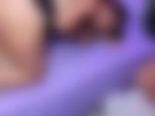 Live cam show with FlaviaSmith - Fingering on madthumbs