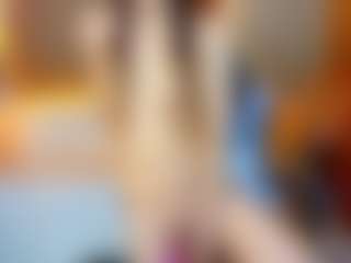 Live cam show with Lia-Queen - Thin on Camsoda