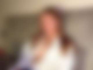 Live cam show with MaggiePaxman - Facial Piercings on AdultVida.com