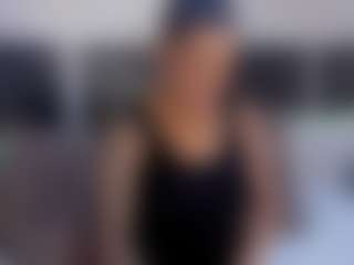 Live cam show with Natalia-Cruzz - Genital Piercings on Soda Cam
