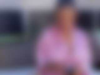 Live cam show with Natalia-Cruzz - Middle Aged on TastyBlacksLive