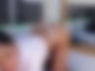 Live cam show with Natalia-Cruzz - Genital Piercings on Uber Horny