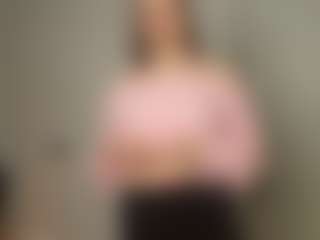 Live cam show with TynishaWilder - Average on Cam Slut
