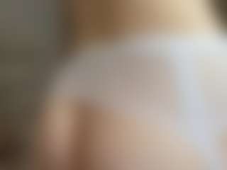 Live cam show with TynishaWilder - Shaved Pussy on Camsoda