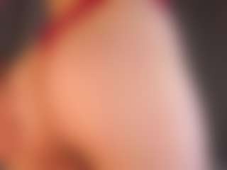 Live cam show with ElseRatz - Camel Toe on TeamSkeetLive